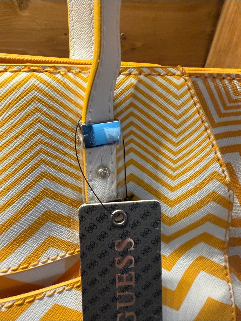 GUESS BNWT Yellow and White Chevron Tote with White Straps Bag Purse - Picture 9 of 13